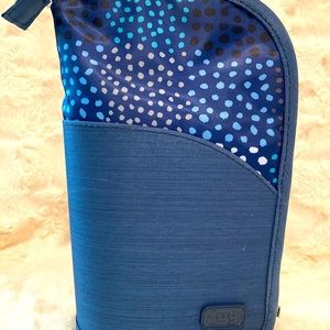 Lug Canoe cosmetic brush holder